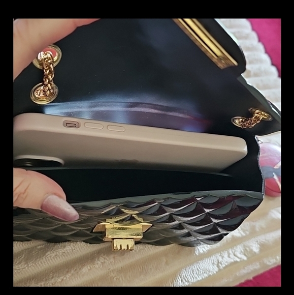 Adorable Jelly Crossbody! (New- Defect) - Picture 16 of 16